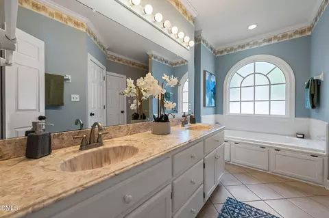 Bath - 4424 Dula St, Durham, NC 27705 photo 3 of 5