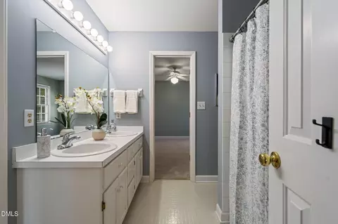 Bath - 4424 Dula St, Durham, NC 27705 photo 5 of 5