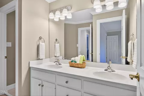 Bath - 103 Trident Ct, Cary, NC 27518 photo 7 of 9