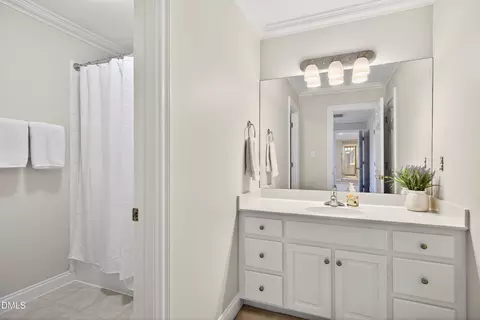 Bath - 103 Trident Ct, Cary, NC 27518 photo 6 of 9