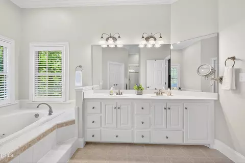 Bath - 103 Trident Ct, Cary, NC 27518 photo 3 of 9