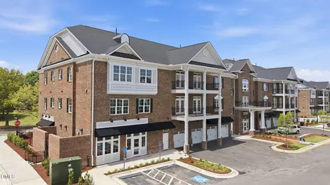1600 Gathering Park Cir #202, Cary, NC 27519