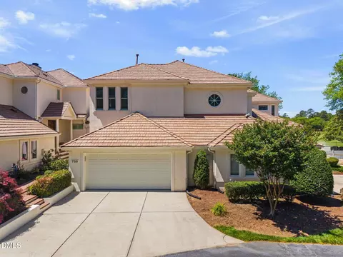 789 Crabtree Crossing Pkwy, Cary, NC 27513