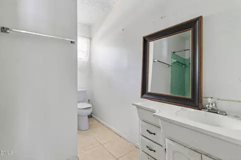 Bath - 2809 Beechwood Dr, Durham, NC 27707 photo 2 of 3