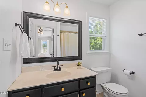 Bath - 150 Brett Cir, Benson, NC 27504 photo 2 of 4