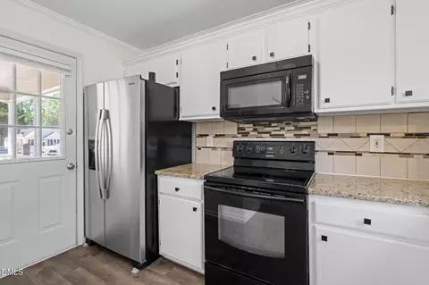Kitchen - 150 Brett Cir, Benson, NC 27504 photo 2 of 4