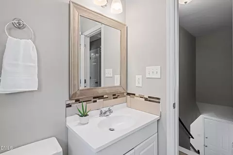Bath - 150 Brett Cir, Benson, NC 27504 photo 3 of 4