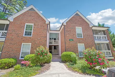 1010 Kingswood Dr #D, Chapel Hill, NC 27517