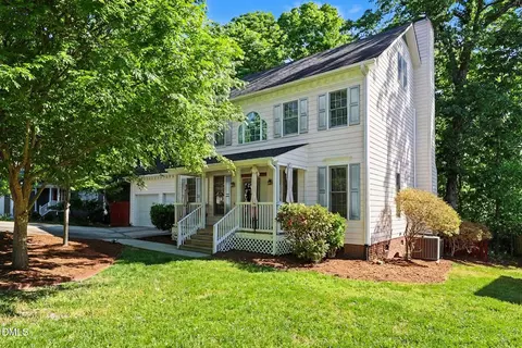 104 N Crabtree Knl, Chapel Hill, NC 27514