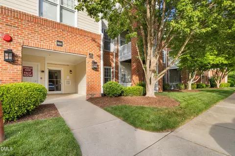 622 Waterford Lake Dr, Cary, NC 27519