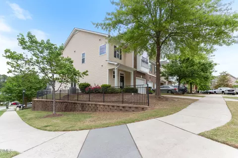 703 Silver Stream Ln, Cary, NC 27519 photo 4
