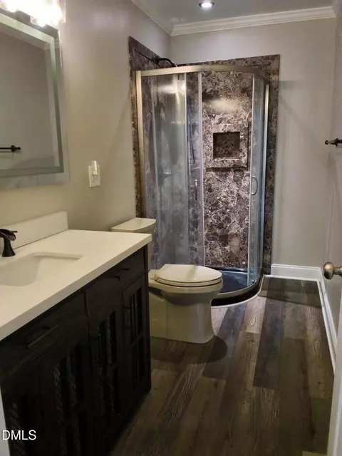 Bath - 4417 Springbrook Dr, Burlington, NC 27215 photo 1 of 6