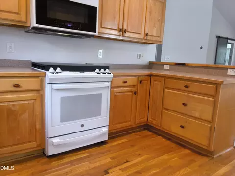 Kitchen - 4417 Springbrook Dr, Burlington, NC 27215 photo 4 of 6