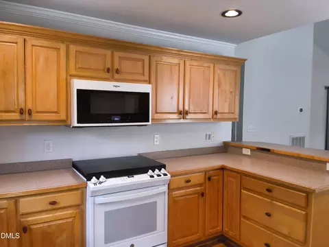 Kitchen - 4417 Springbrook Dr, Burlington, NC 27215 photo 3 of 6