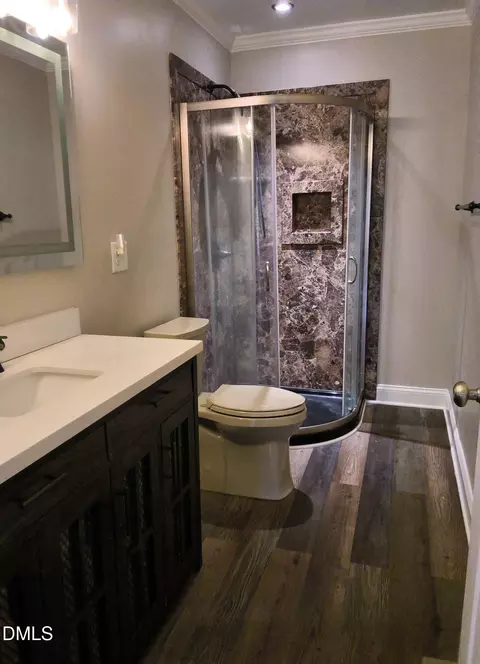 Bath - 4417 Springbrook Dr, Burlington, NC 27215 photo 2 of 6