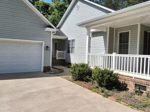 Exterior - 4417 Springbrook Dr, Burlington, NC 27215 photo 5 of 12