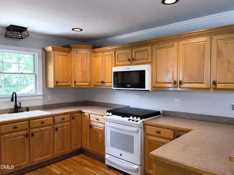 Kitchen - 4417 Springbrook Dr, Burlington, NC 27215 photo 5 of 6
