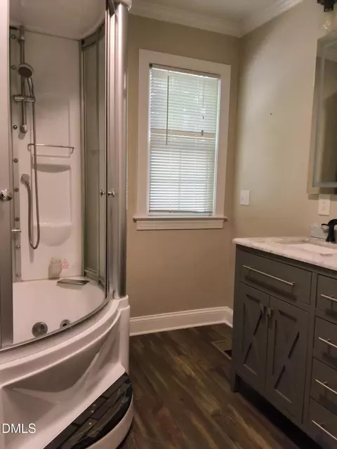 Bath - 4417 Springbrook Dr, Burlington, NC 27215 photo 3 of 6