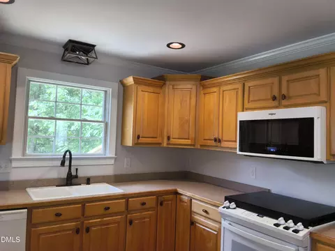 Kitchen - 4417 Springbrook Dr, Burlington, NC 27215 photo 2 of 6