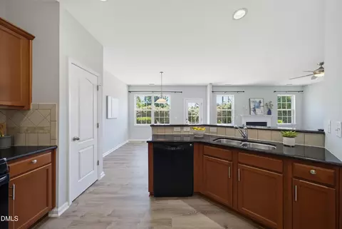 Kitchen - 434 Windy Peak Loop, Cary, NC 27519 photo 3 of 4