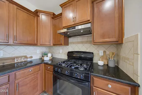 Kitchen - 434 Windy Peak Loop, Cary, NC 27519 photo 2 of 4