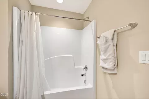 Bath - 1031 Cuthbert Ln, Durham, NC 27703 photo 3 of 4