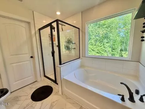 Bath - 77 Capewood Ct, Garner, NC 27529 photo 2 of 4