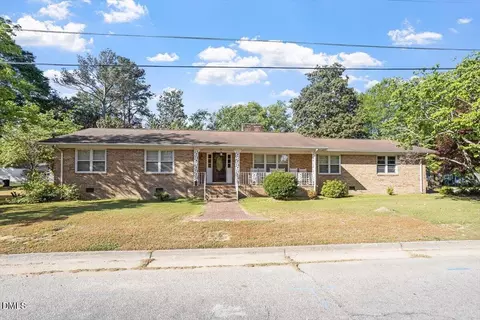 700 E Harnett St, Dunn, NC 28334