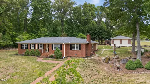 107 Edgewood Dr, Oxford, NC 27565