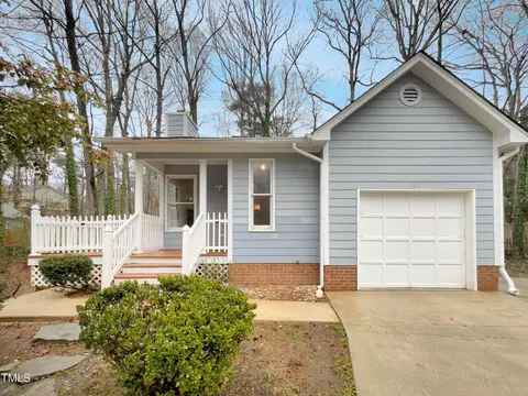 102 Shotts Ct, Cary, NC 27511