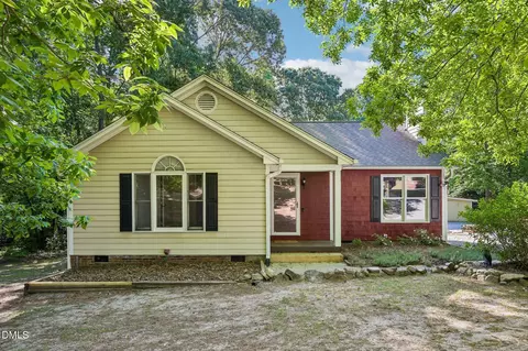 512 Rockvale Ct, Benson, NC 27504