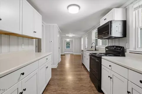Entry Way - 511 S Pine St, Spring Hope, NC 27882 photo 3 of 4
