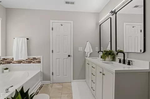 Bath - 2701 Skybrook Ln, Durham, NC 27703 photo 3 of 5