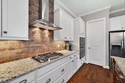 Kitchen - 941 Regency Cottage Pl, Cary, NC 27518 photo 4 of 6