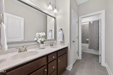 Bath - 941 Regency Cottage Pl, Cary, NC 27518 photo 4 of 5