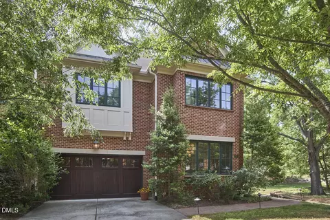 105 Village Gate Dr, Chapel Hill, NC 27514