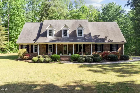 5812 Crimson Ct, Mebane, NC 27302