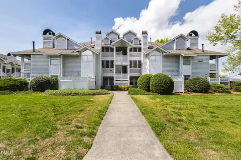 4921 Hollenden Dr #303, Raleigh, NC 27616
