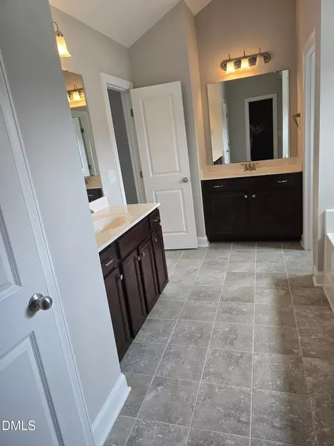 Bath - 109 Chapel Fields Ln, Garner, NC 27529 photo 4 of 6