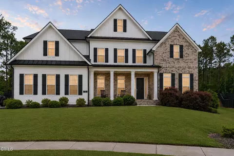 113 Amberwing Ct, Holly Springs, NC 27540