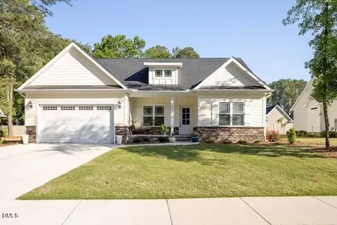 203 Fountain Dr, Clinton, NC 28328