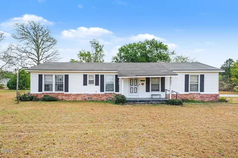 1421 Seabrook School Rd, Fayetteville, NC 28312
