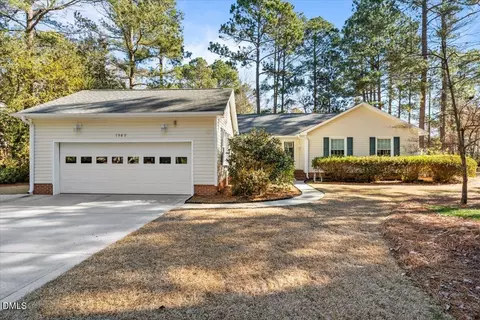 7980 Glasgow Dr, Laurinburg, NC 28352