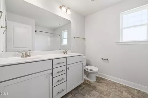 Bath - 407 Glenkirk Pl, Garner, NC 27529 photo 2 of 3