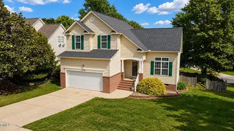 8709 Blakehurst Dr, Raleigh, NC 27617