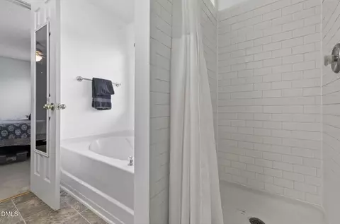 Bath - 2805 Lenox Ln, Durham, NC 27703 photo 3 of 5