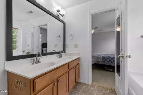 Bath - 2805 Lenox Ln, Durham, NC 27703 photo 4 of 5