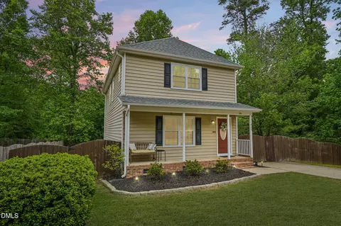 412 Teal Lake Dr, Holly Springs, NC 27540