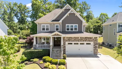 913 Hollymont Dr, Holly Springs, NC 27540