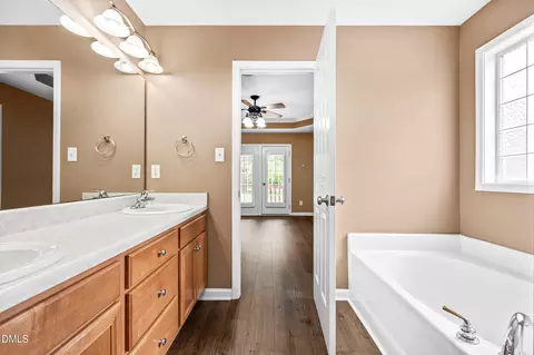 Bath - 125 Rustic Ln, Smithfield, NC 27577 photo 3 of 5